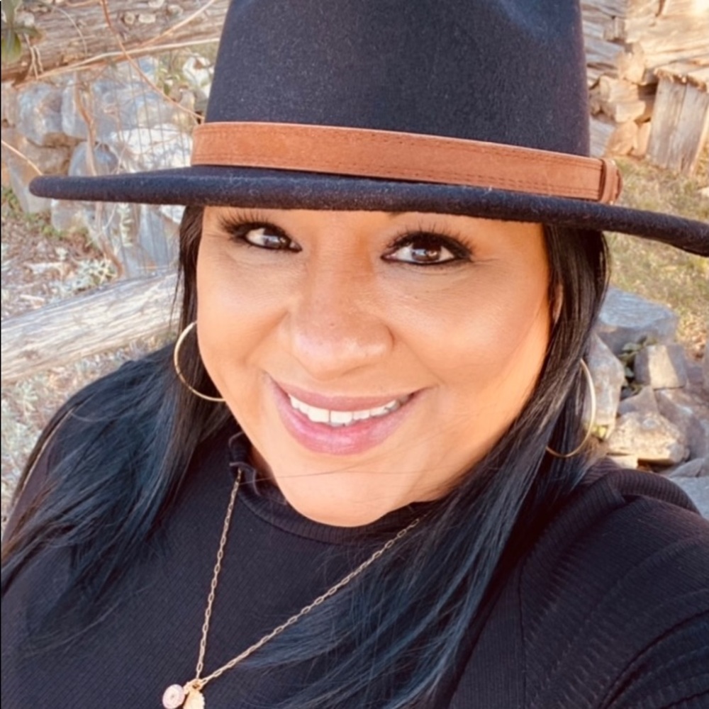 Meet your Posher, Sharon